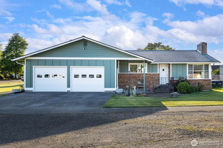 Property Photo:  209 E 3rd Street  WA 98247 