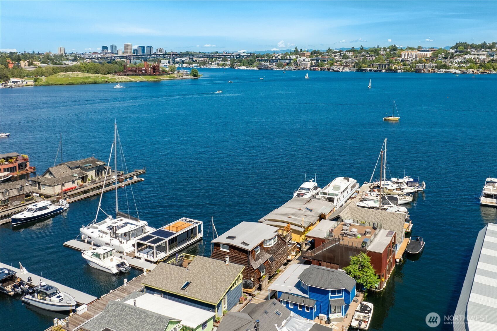 Property Photo: 2420 Westlake Avenue N 11 WA 98109
