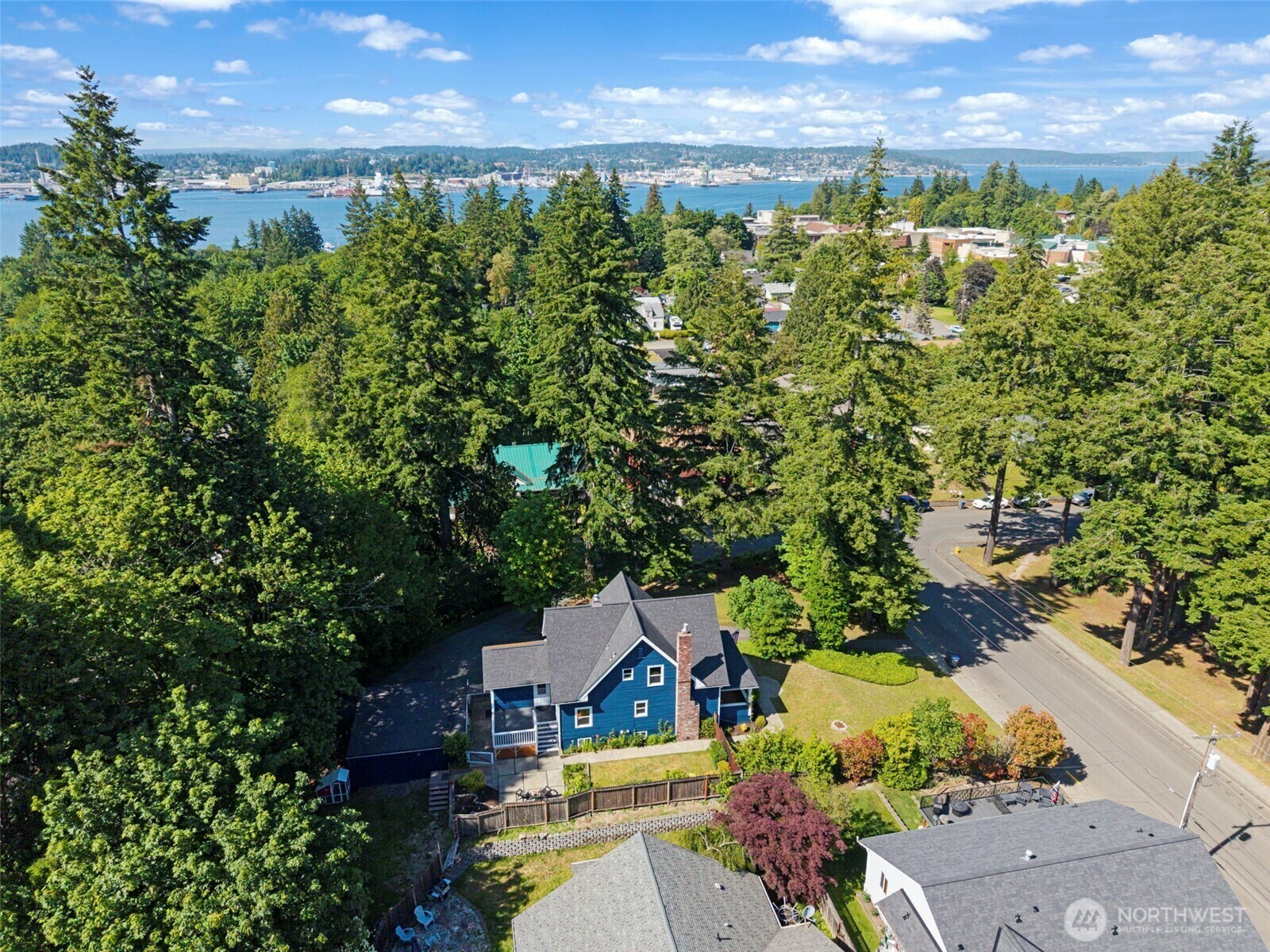 Property Photo: 1010 Tacoma Avenue WA 98366
