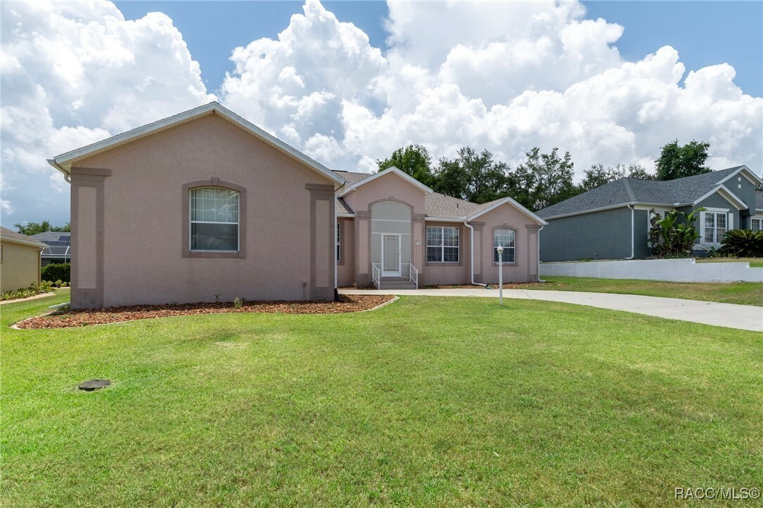 Property Photo: 180 W Clifton Place FL 34465