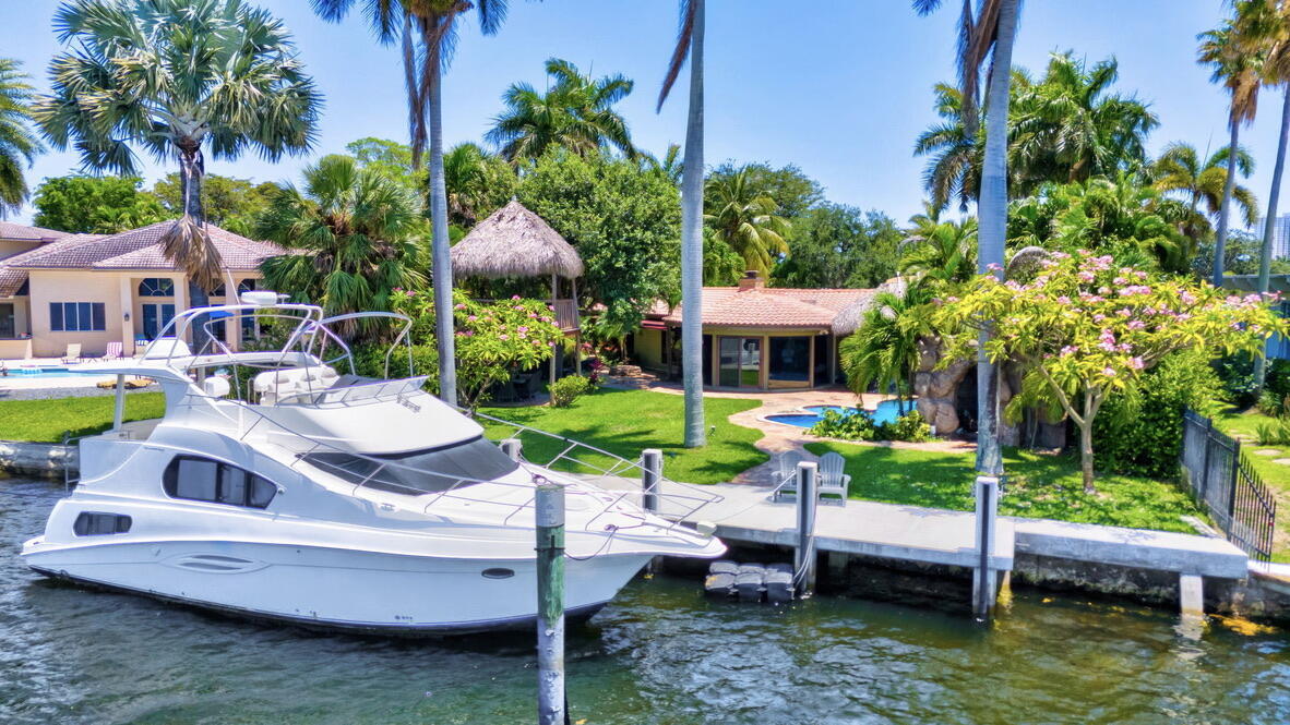 Property Photo: 2360 SE 7th Drive FL 33062