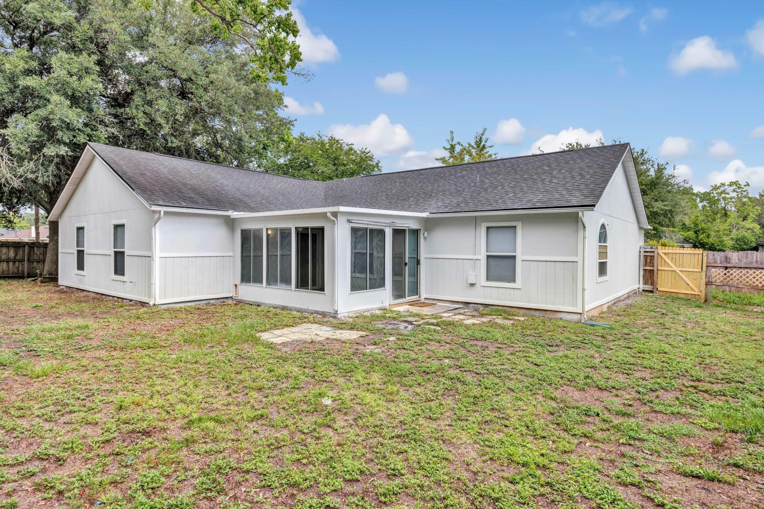 Property Photo: 9100 Castle Rock Drive FL 32221