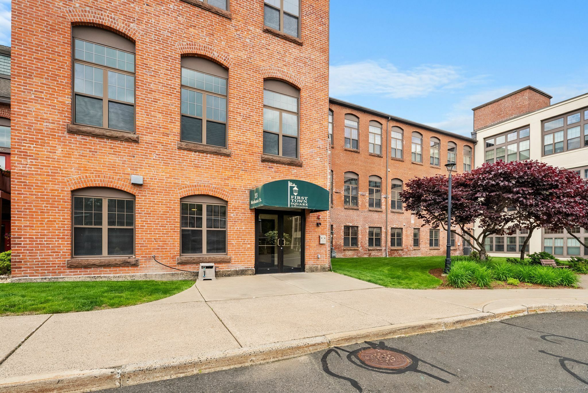 Property Photo: 33 Mechanic Street 214 CT 06095