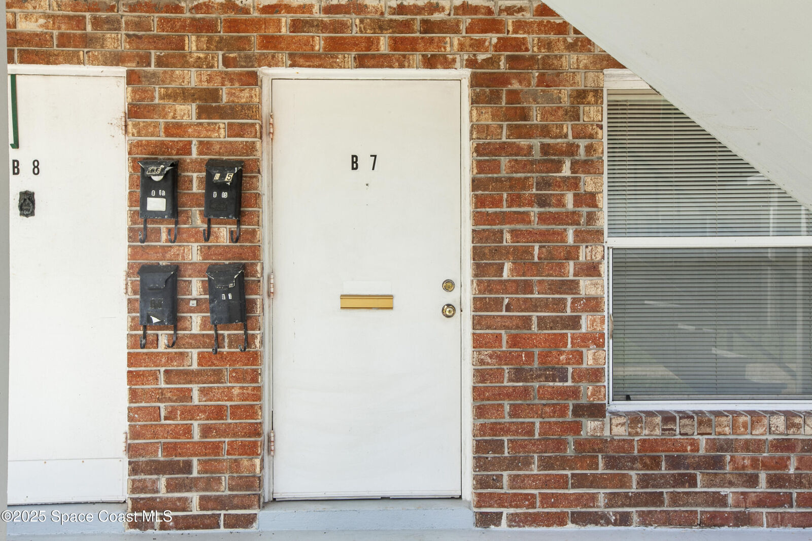 Property Photo: 190 E Olmstead Drive FL 32780