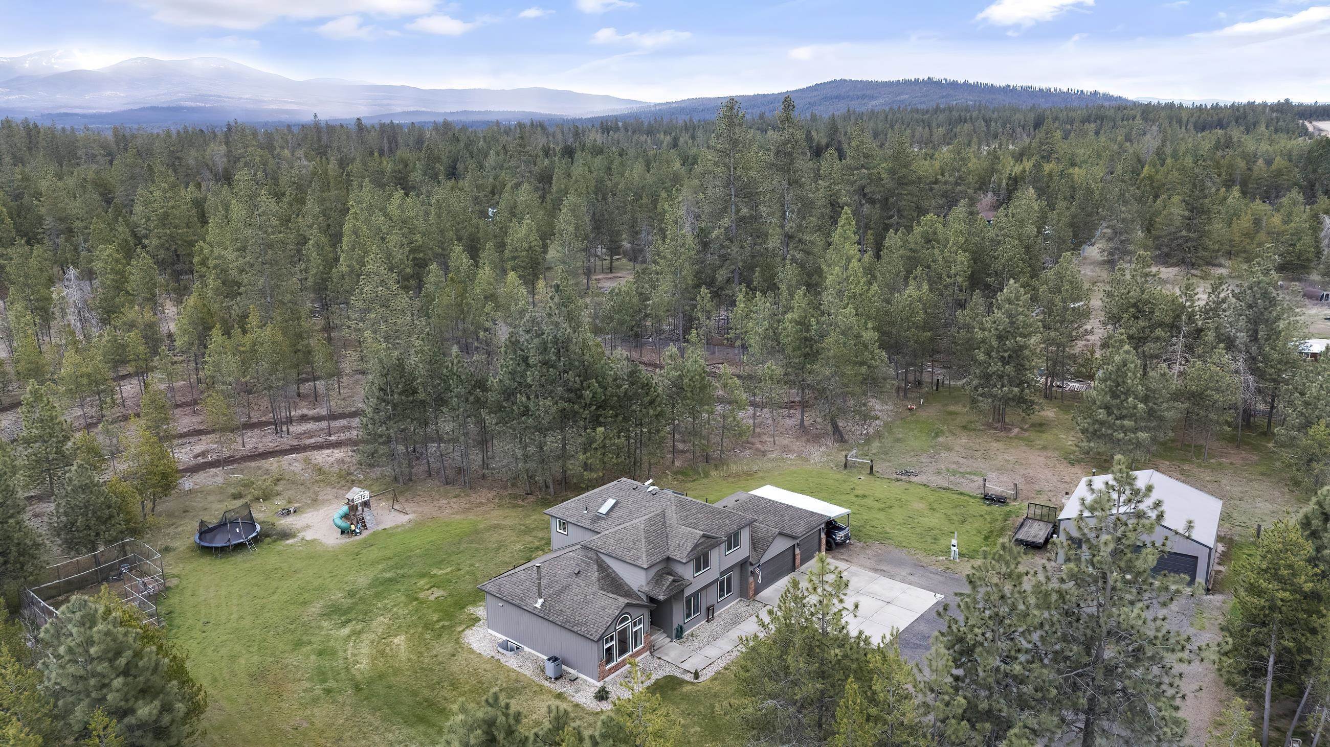 Property Photo: 39810 N Hardesty Ln WA 99009