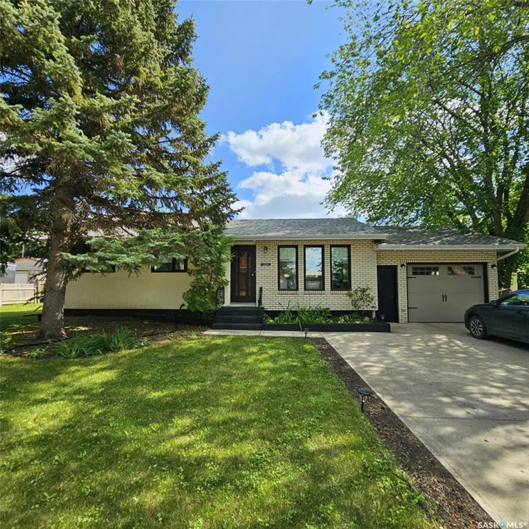 Property Photo: 1119 Asquith Drive SK S0A 0X0