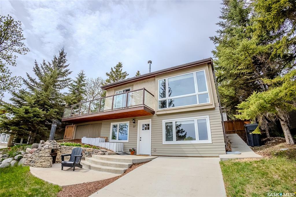 Property Photo: 37 Summerfeldt Drive SK S7C 0A4