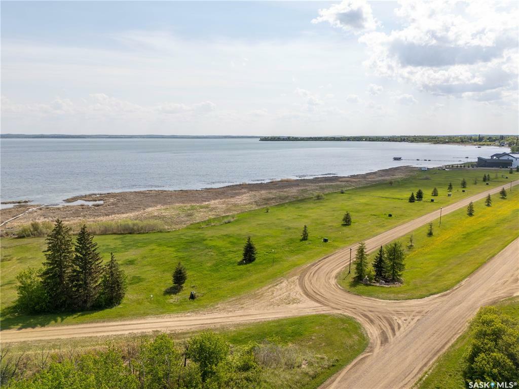 Property Photo: 860 Lakeshore Drive SK S0M 1X0