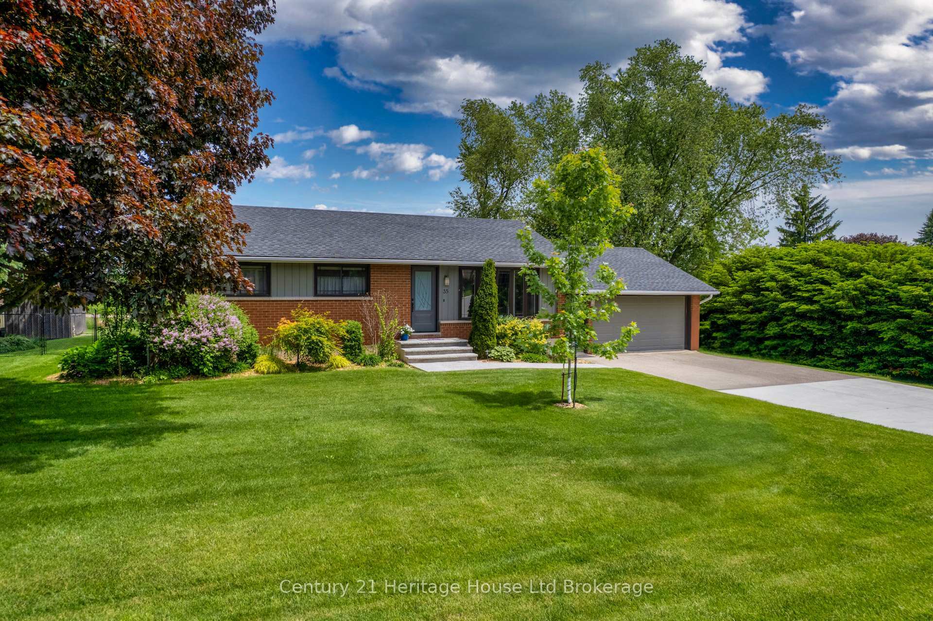 Property Photo: 35 Tanager Drive ON N4G 1B1