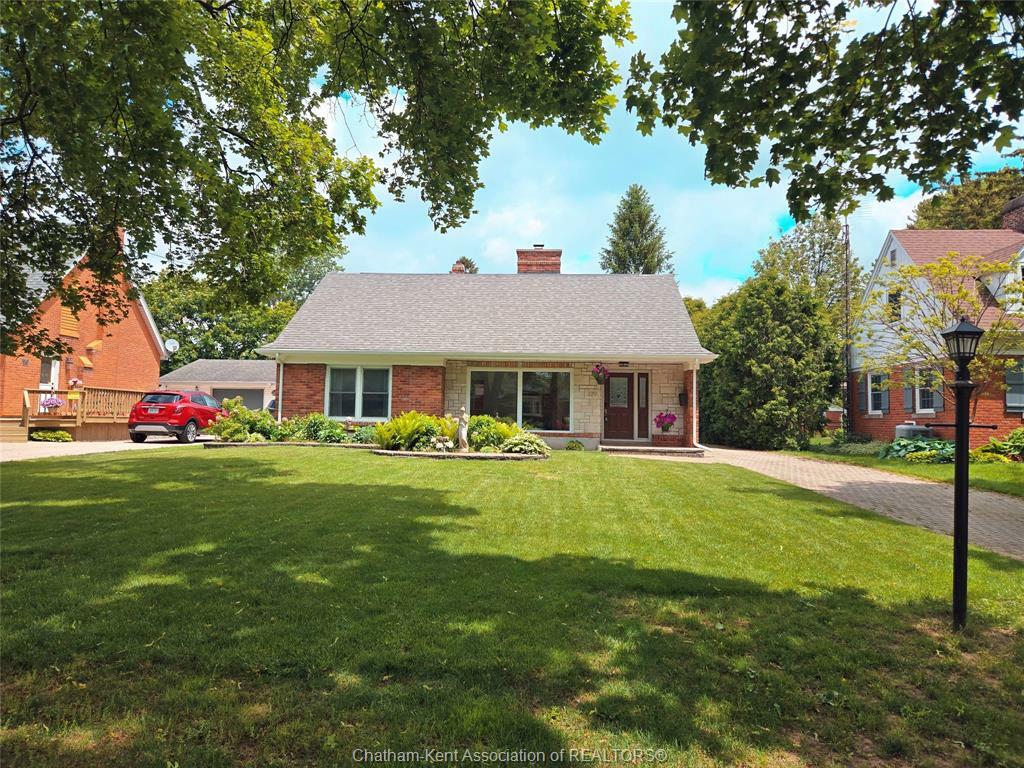 Property Photo: 229 Elizabeth Street ON N7L 2Y6
