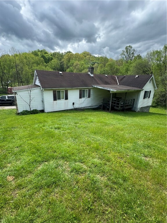 Property Photo: 5 Navoski Ln PA 15021