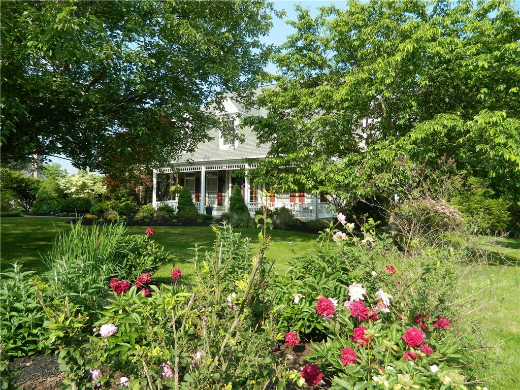 Property Photo: 5010 West Grove Ln PA 15044