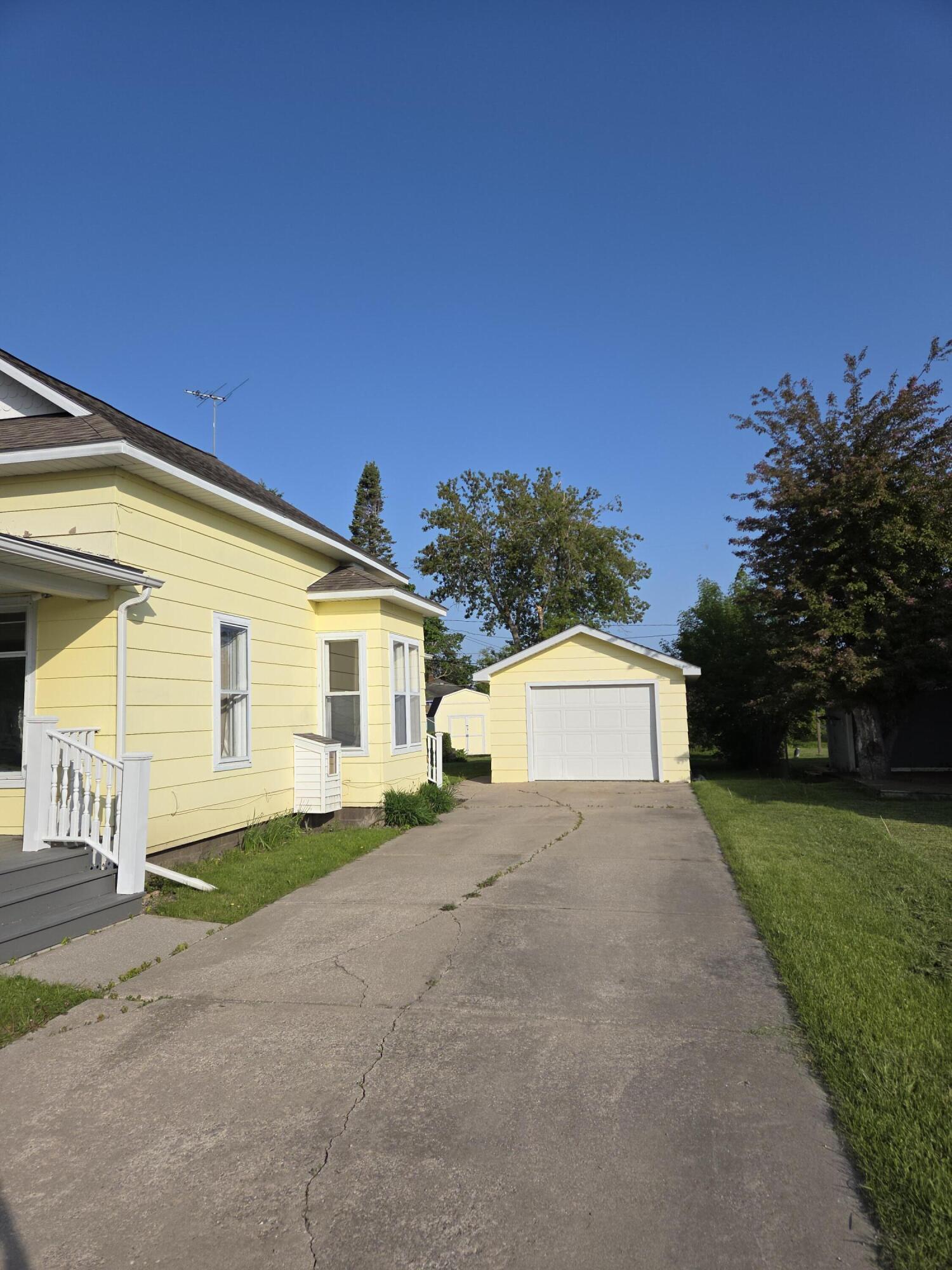 Property Photo:  208 S South D Street Street  MI 49721 
