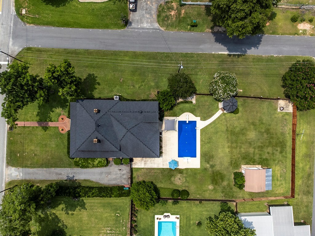 Property Photo: 110 Starksville Avenue S GA 31763