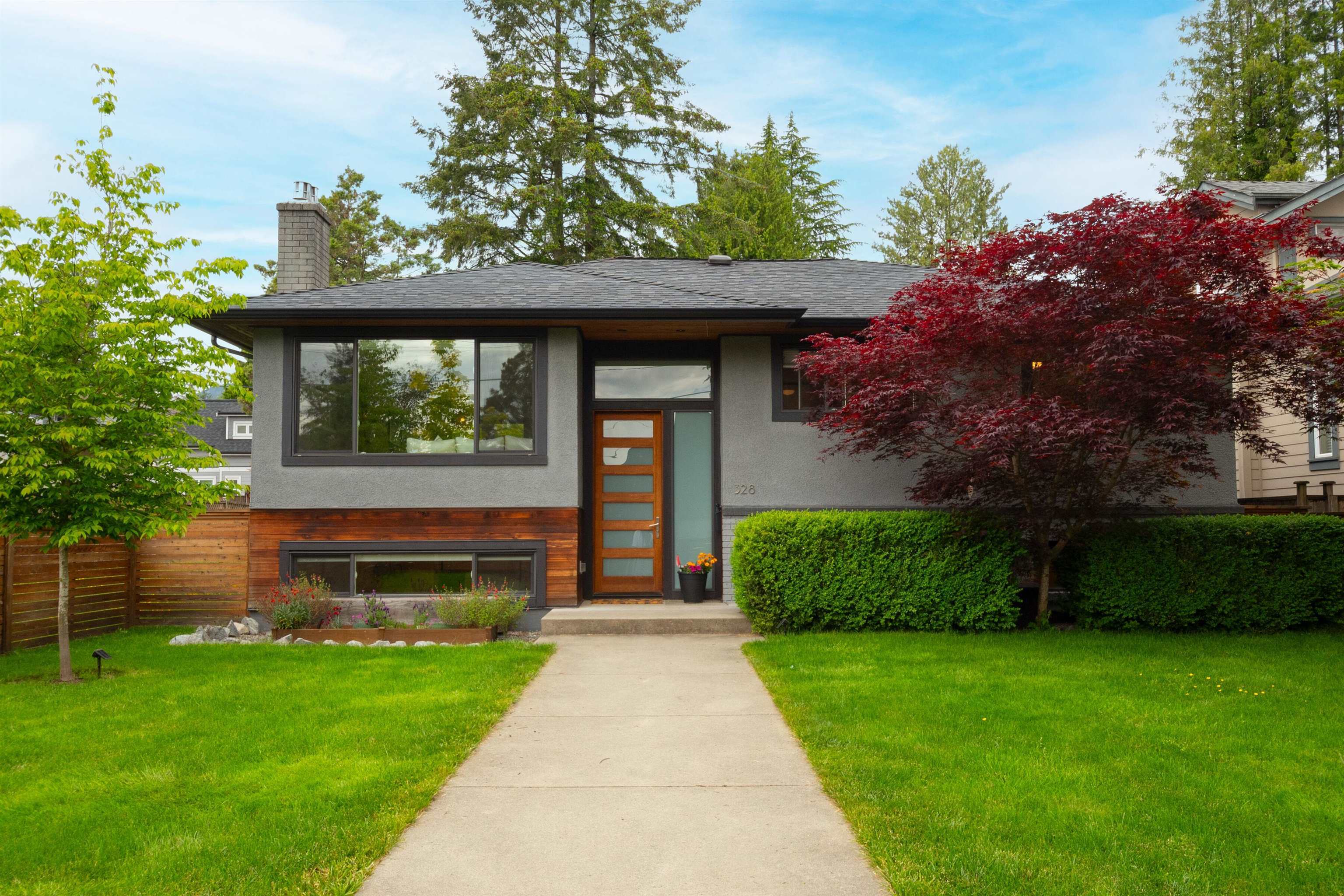 Property Photo: 328 E 22nd Street BC V7L 3C7