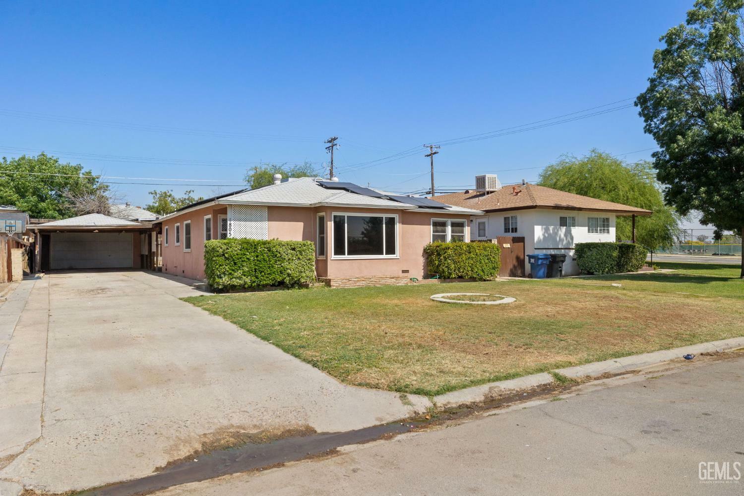 Property Photo:  1805 Morgan Lane  CA 93306 