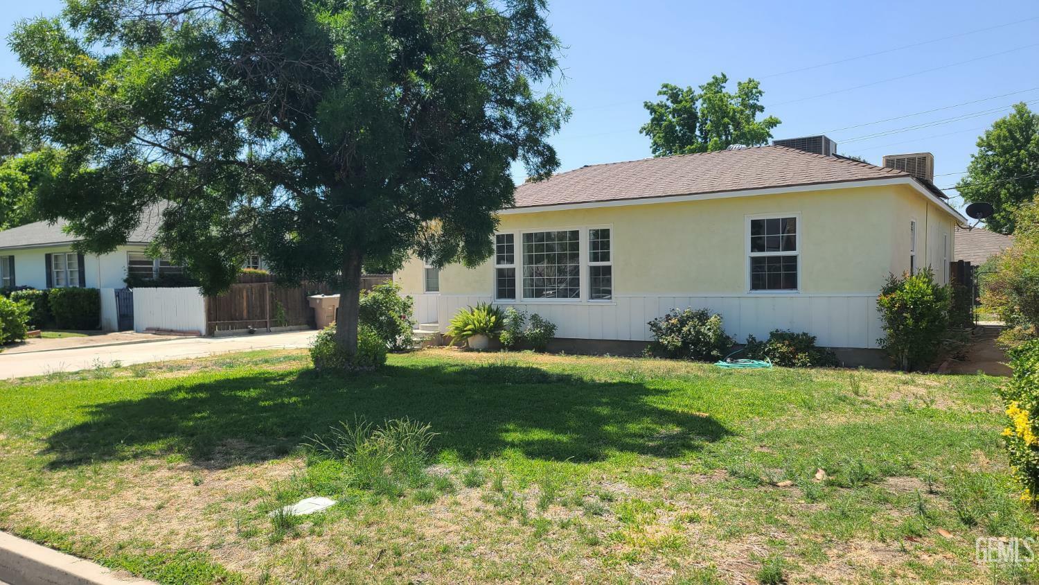 Property Photo: 2617 4th Street CA 93304