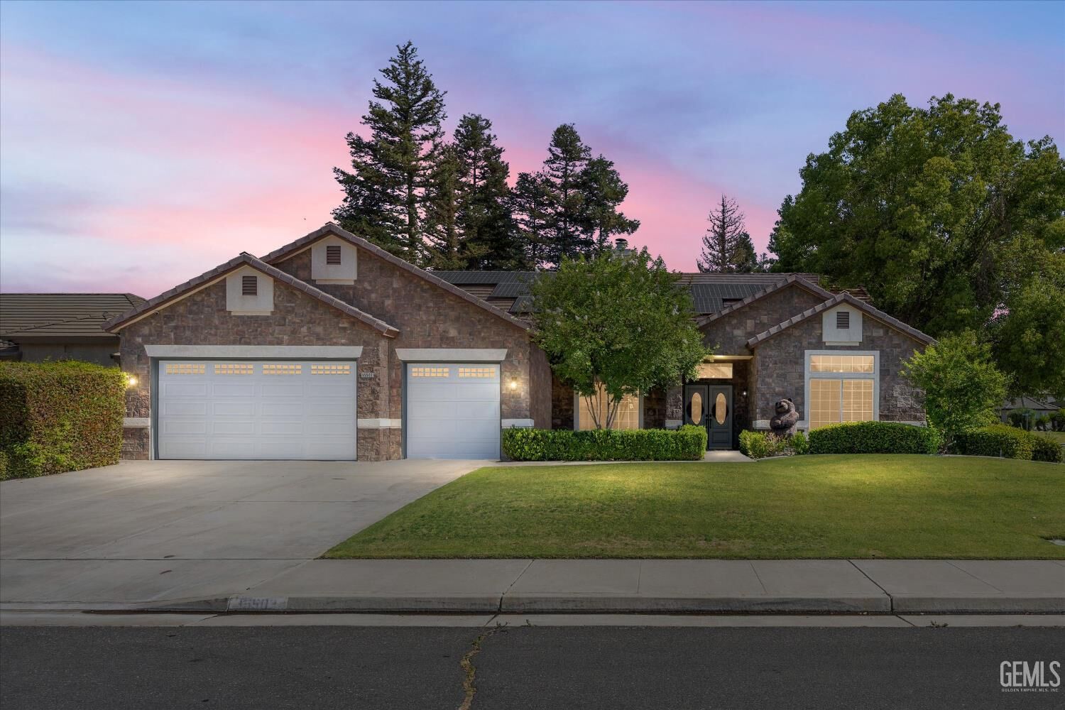 Property Photo:  15502 Sammie Avenue  CA 93314 