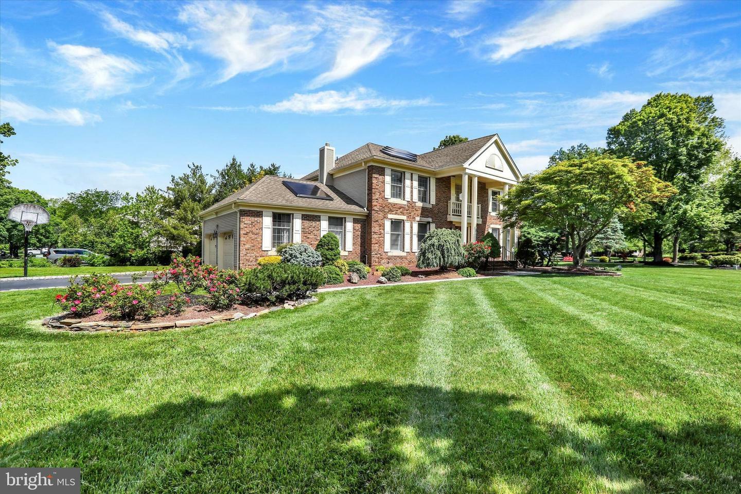Property Photo:  1 Redwood Court  NJ 08550 