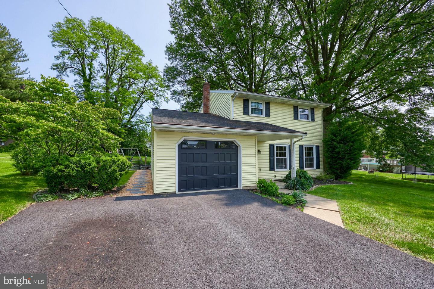 283 Whittier Lane  Lancaster PA 17602 photo