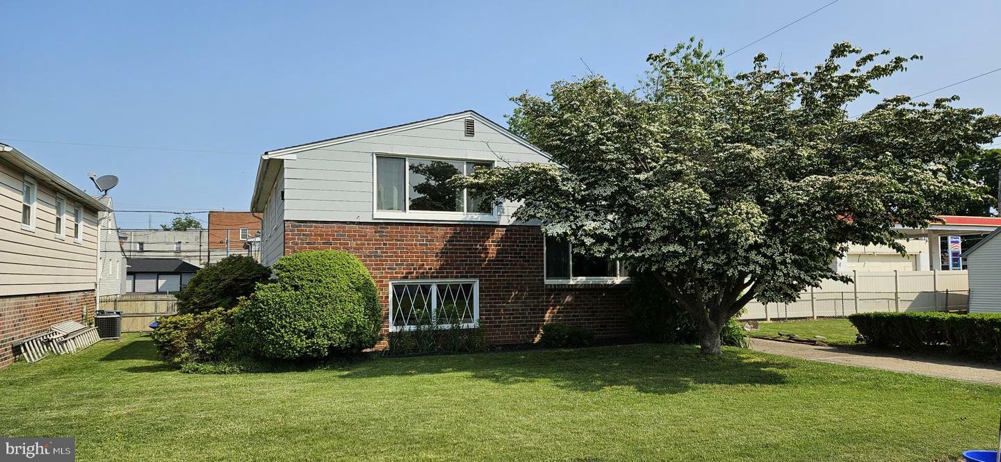 Property Photo: 805 Willow Avenue PA 19018