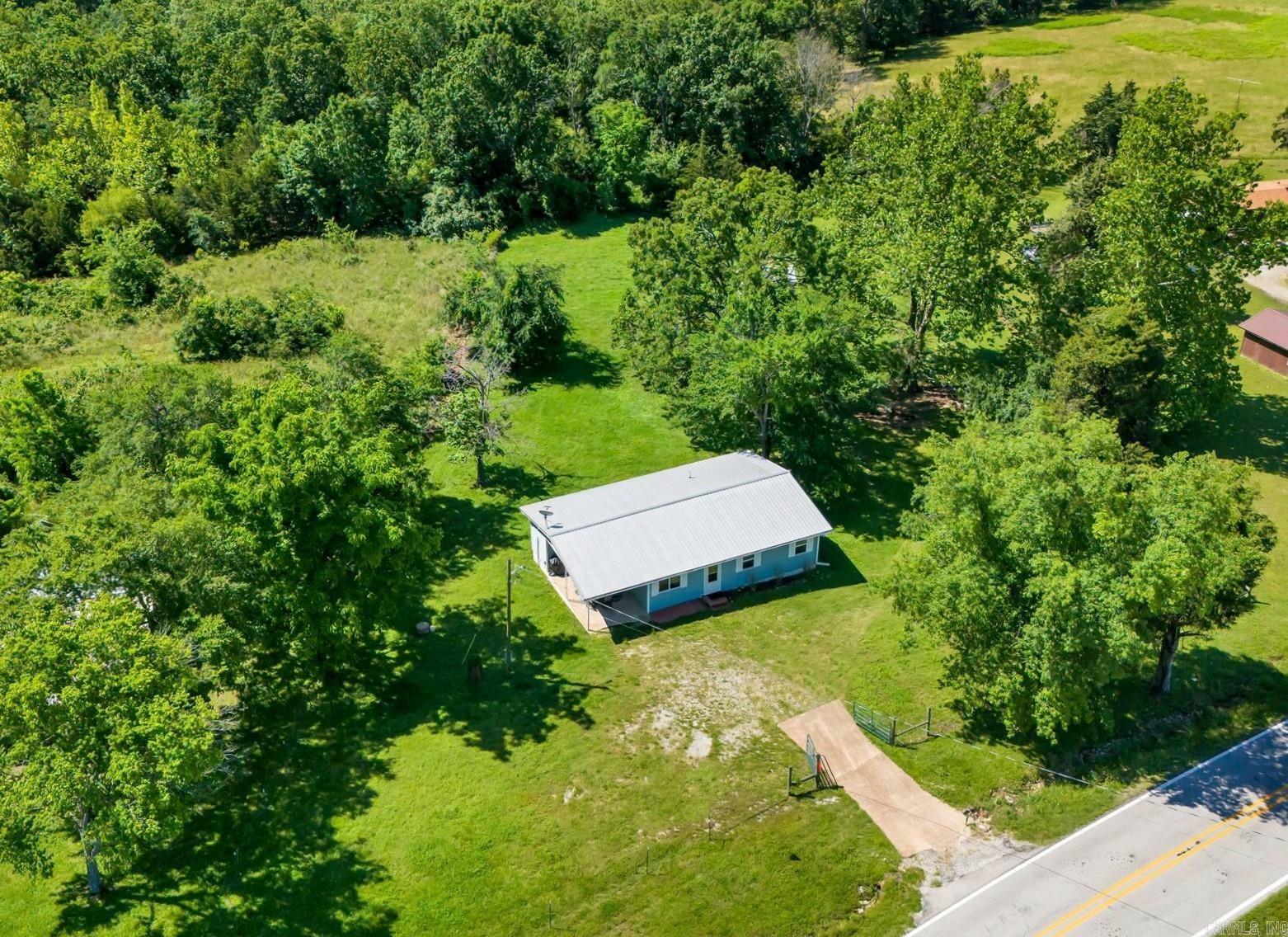 Property Photo: 6052 Oakland Road AR 72661