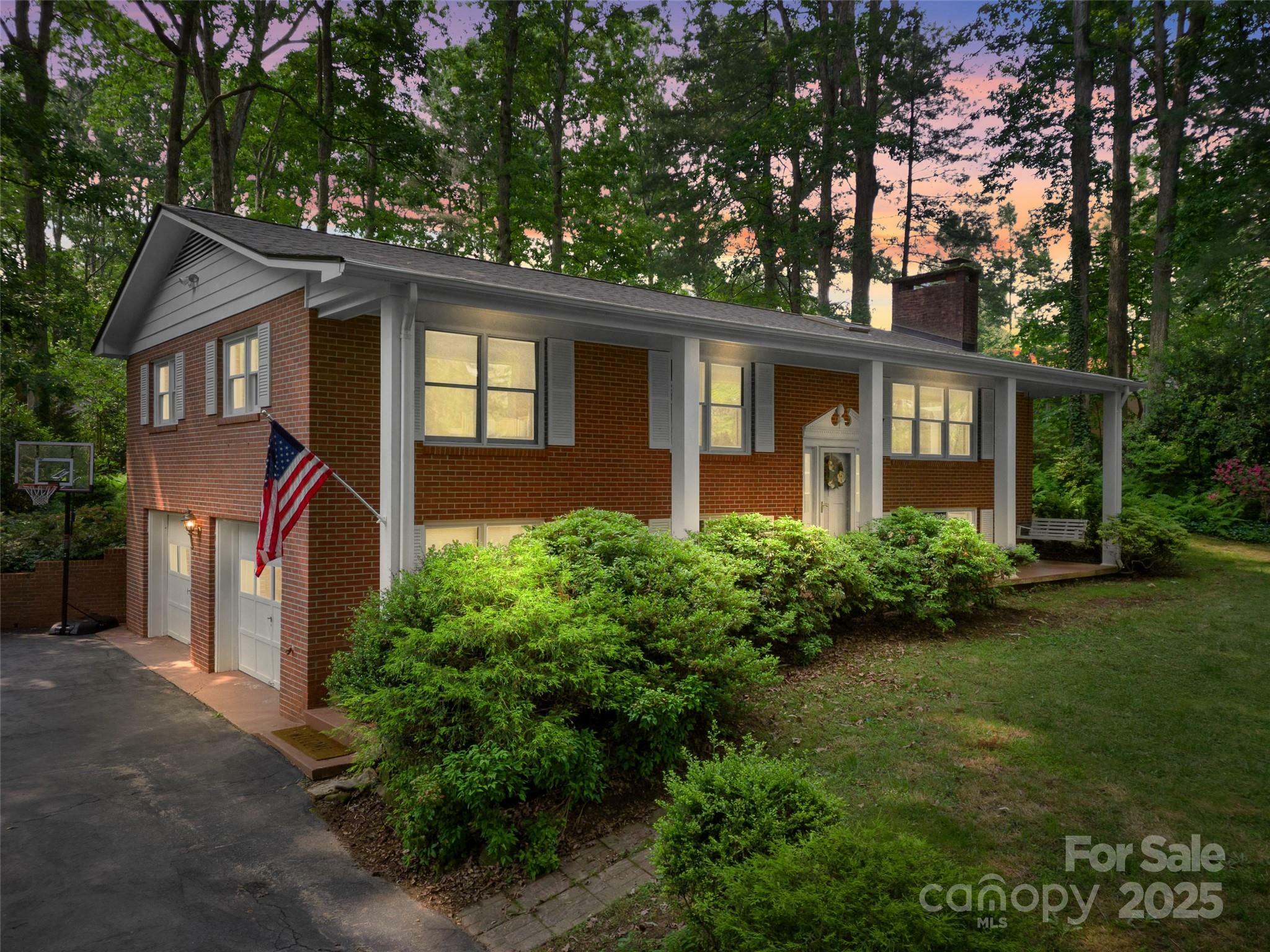 251 Sherwood Lane  Hendersonville NC 28791 photo