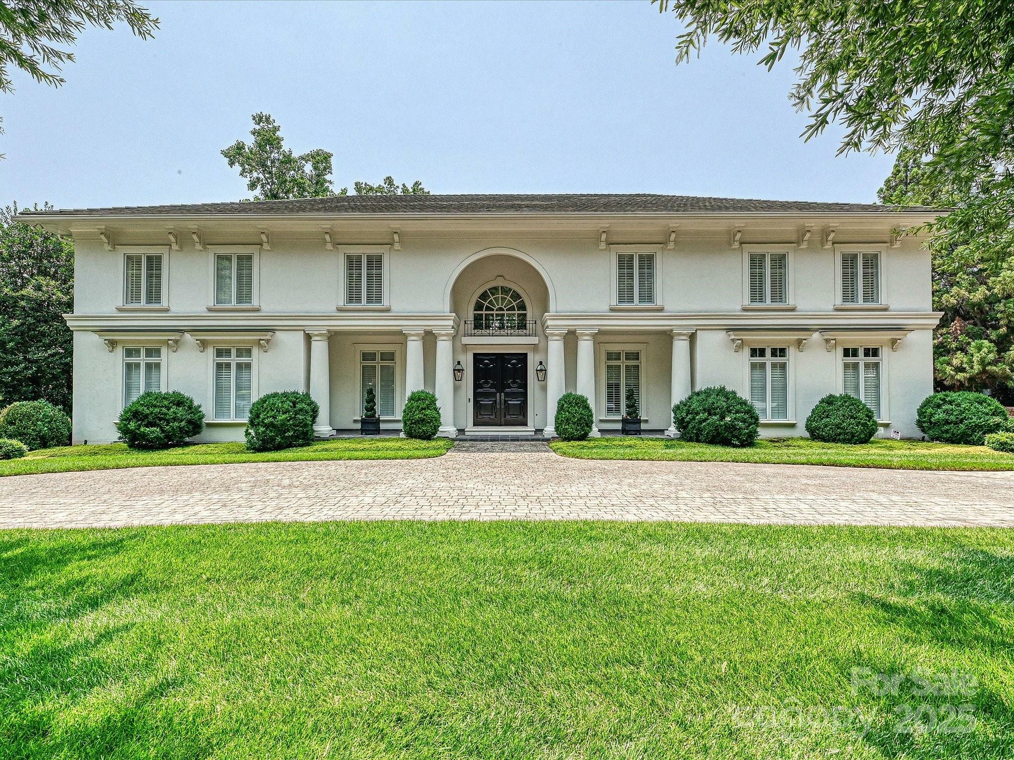 Property Photo: 4300 Cameron Oaks Drive NC 28211