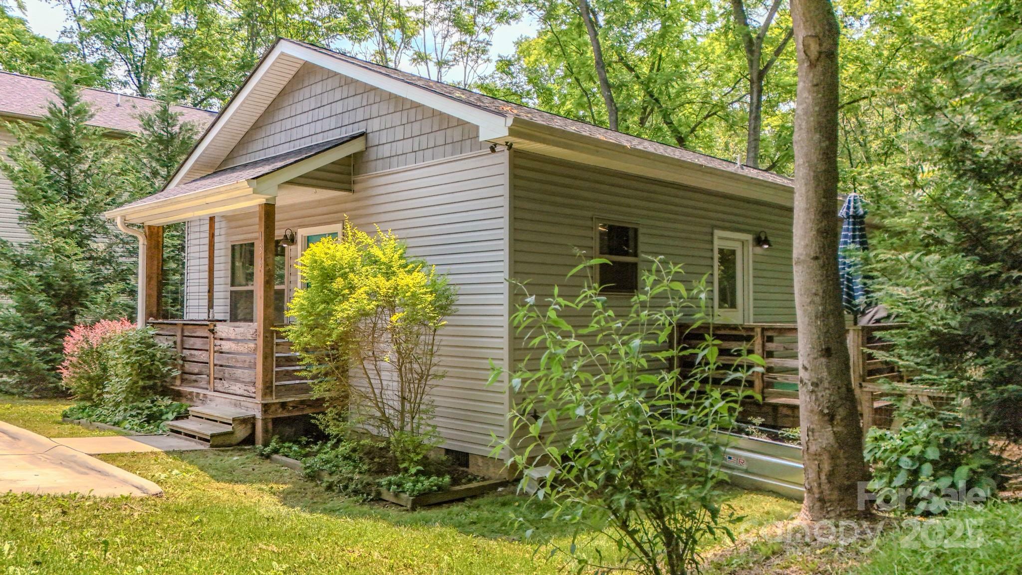 Property Photo: 136 Old County Home Road NC 28806