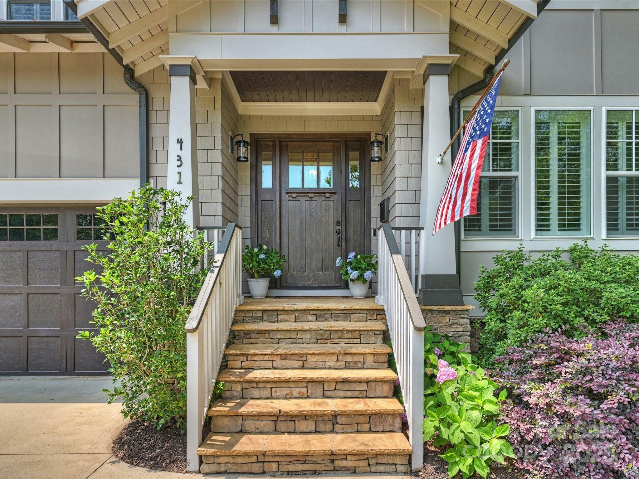 Property Photo: 431 Wonderwood Drive NC 28211