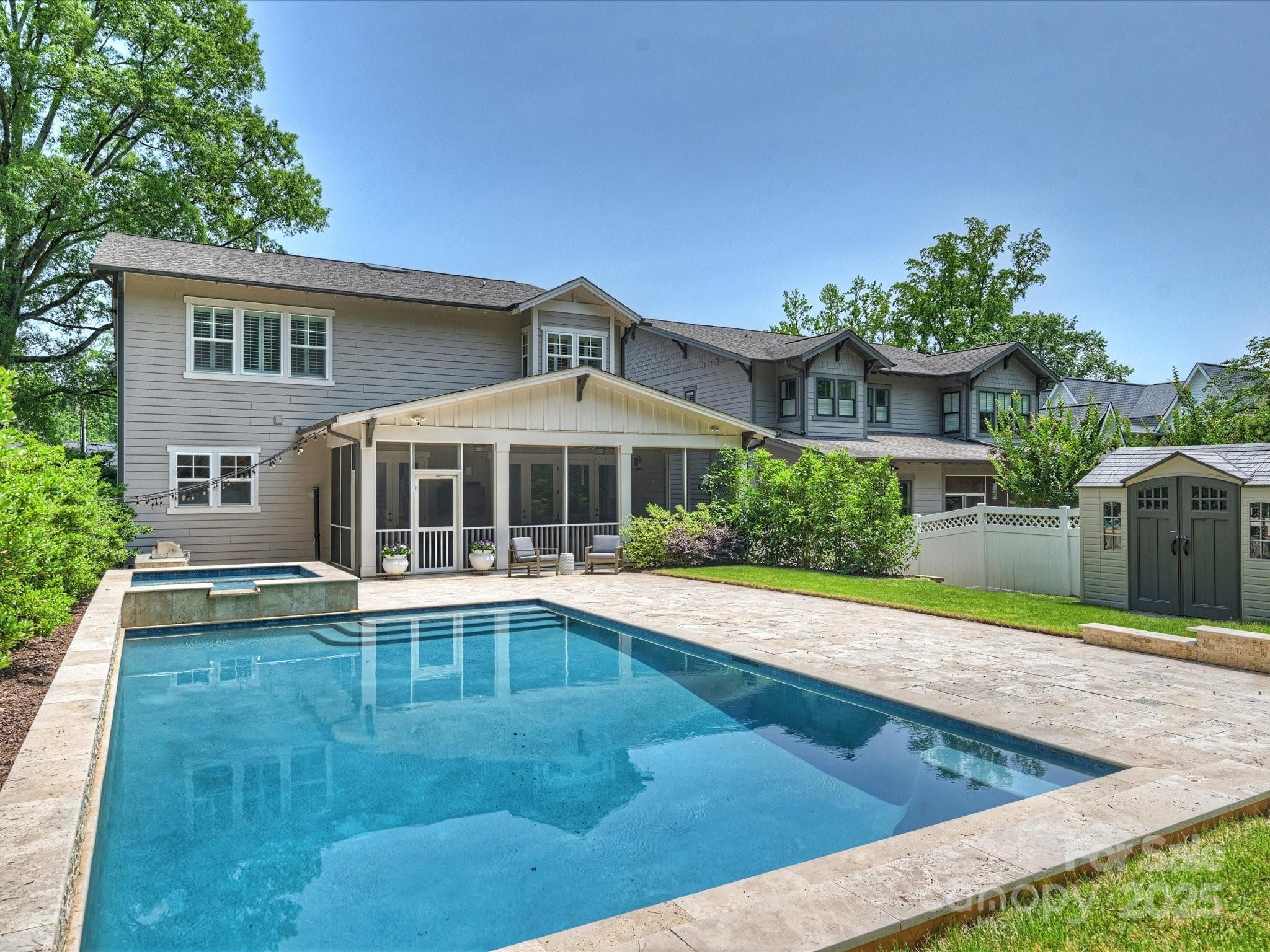 Property Photo: 431 Wonderwood Drive NC 28211