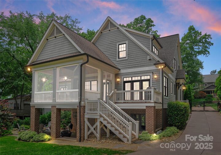 Property Photo:  2941 Forest Park Drive  NC 28209 
