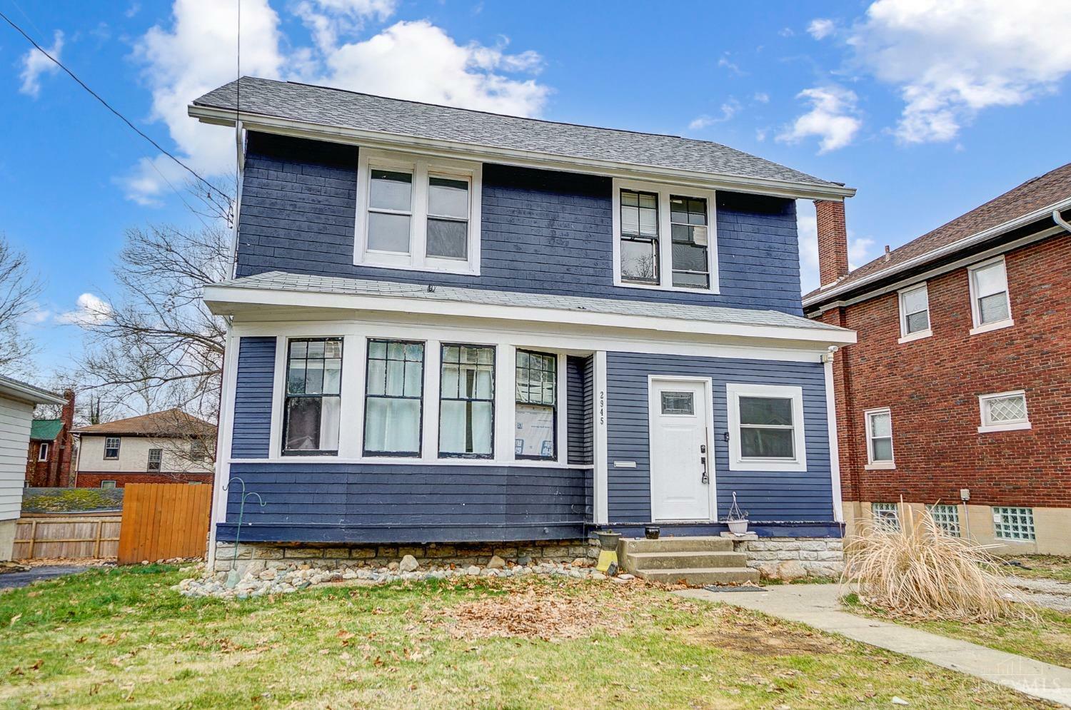 Property Photo: 2945 Mignon Avenue OH 45211