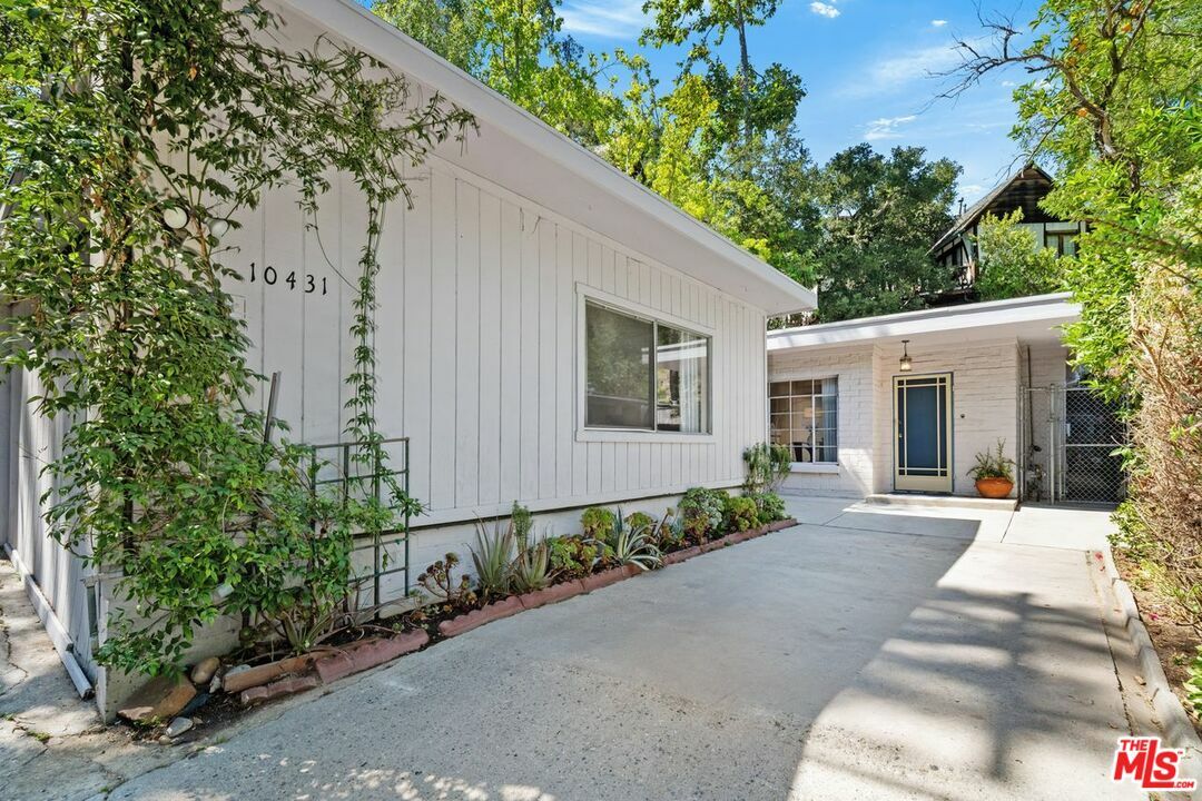 Property Photo: 10431 Seabury Ln CA 90077
