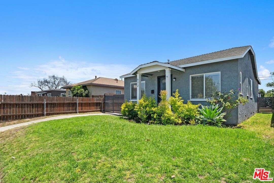 Property Photo: 672 E 119th St CA 90059