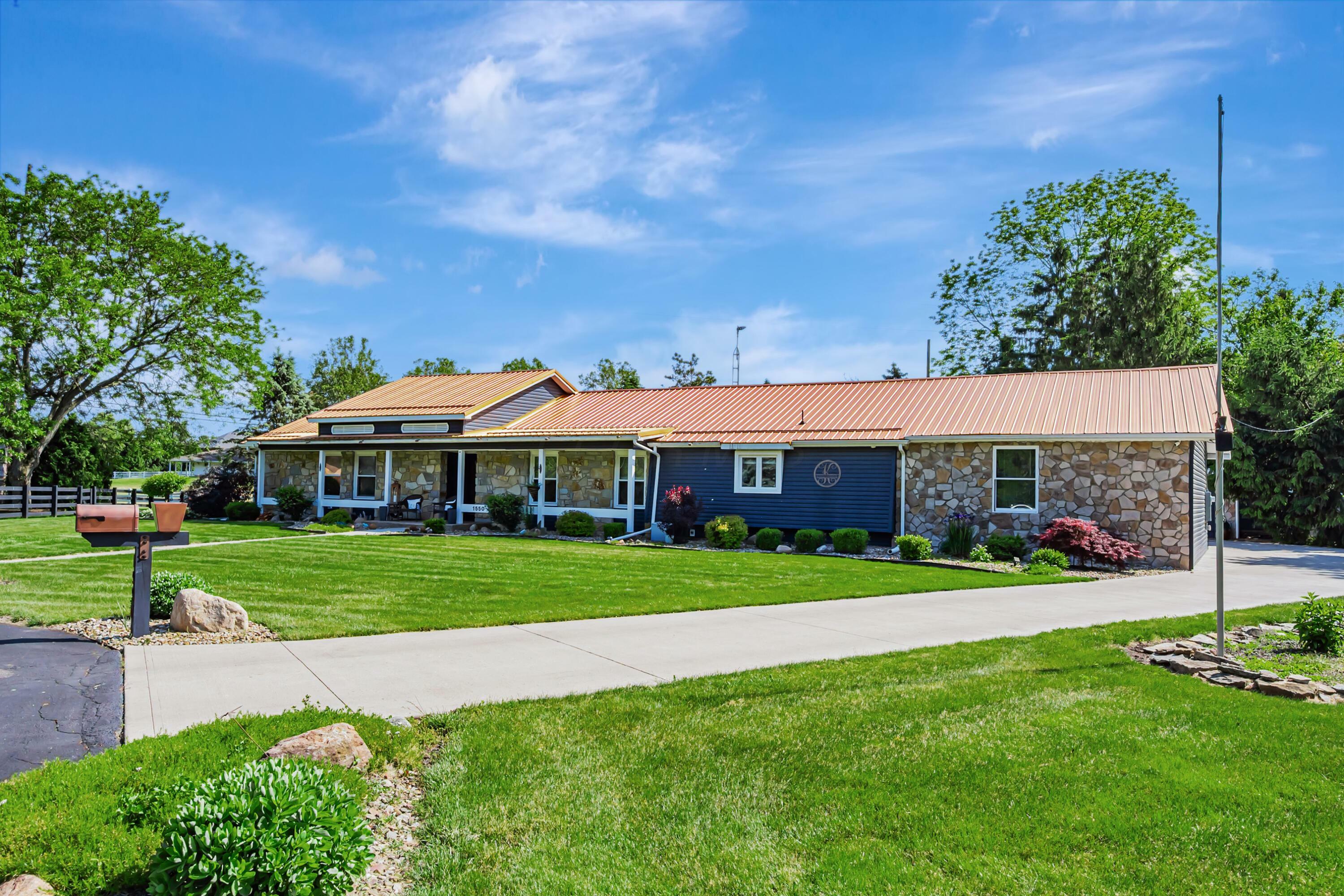 Property Photo: 1550 Kingwood Circle OH 43302