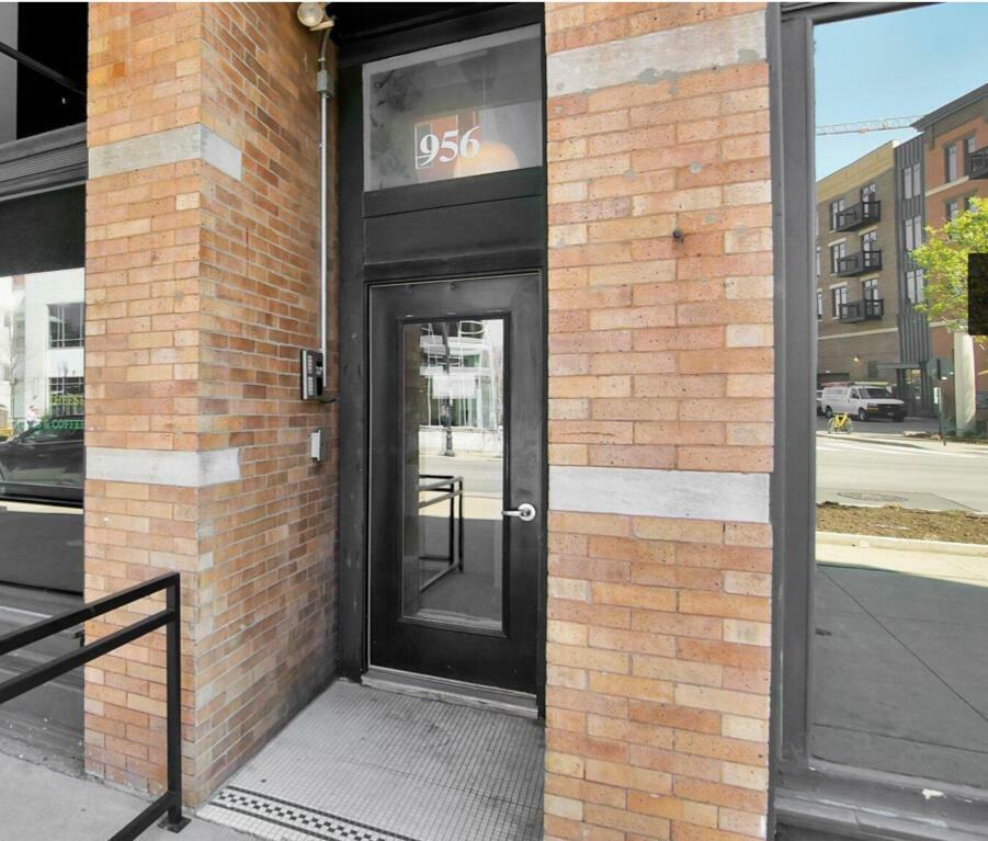 Property Photo: 956 N High Street OH 43201
