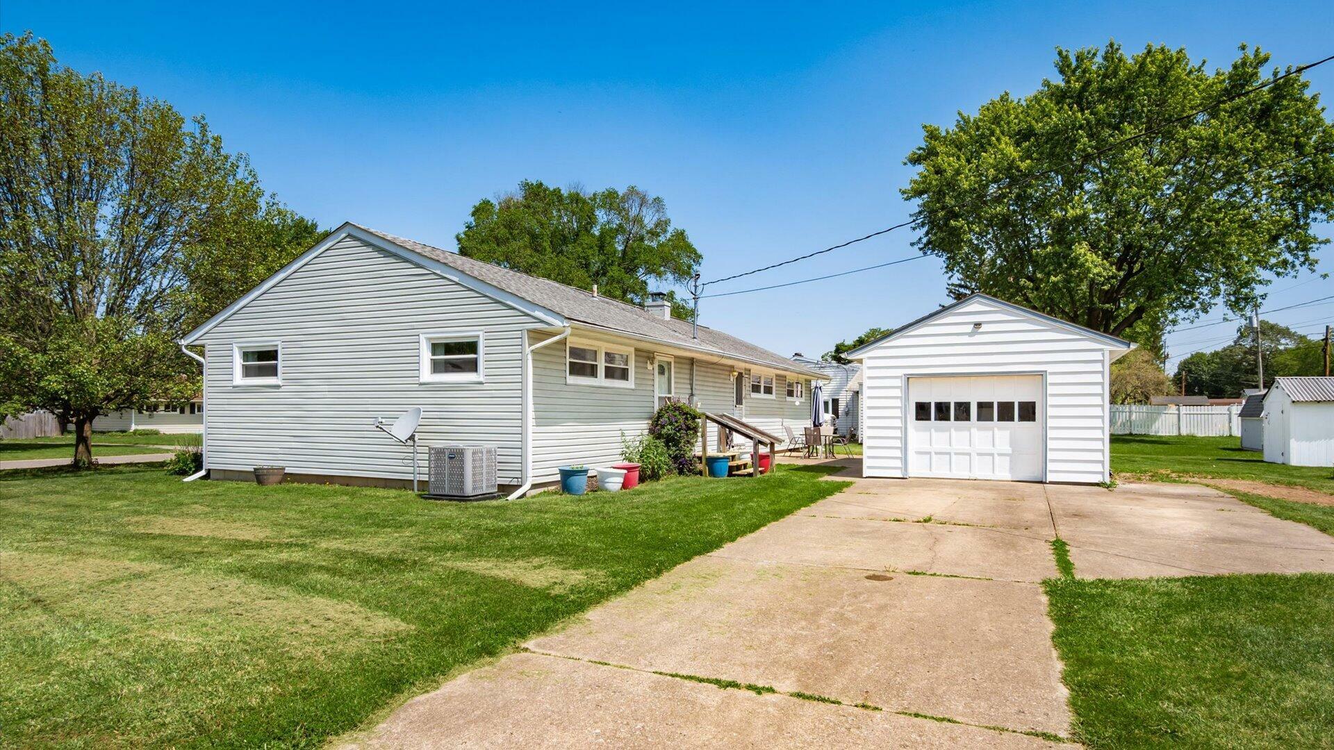 Property Photo: 640 Meadow Drive OH 43055
