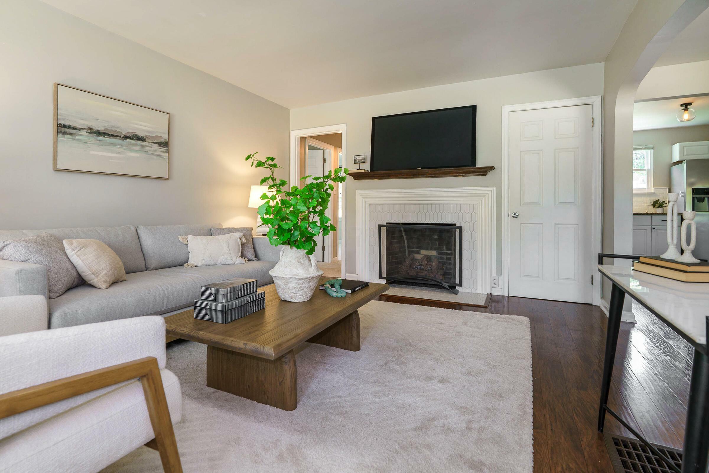 Property Photo: 308 N Stanwood Road OH 43209