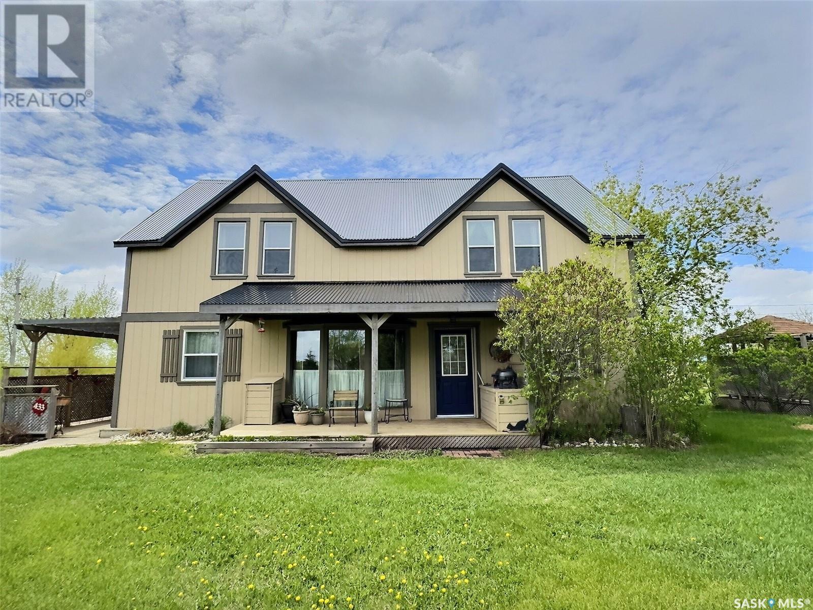 Property Photo: 423 Laurier Street SK S0C 0X0