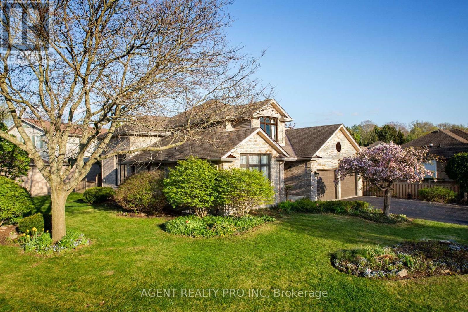 Property Photo: 55 Moraine Crescent ON N6G 4Z1
