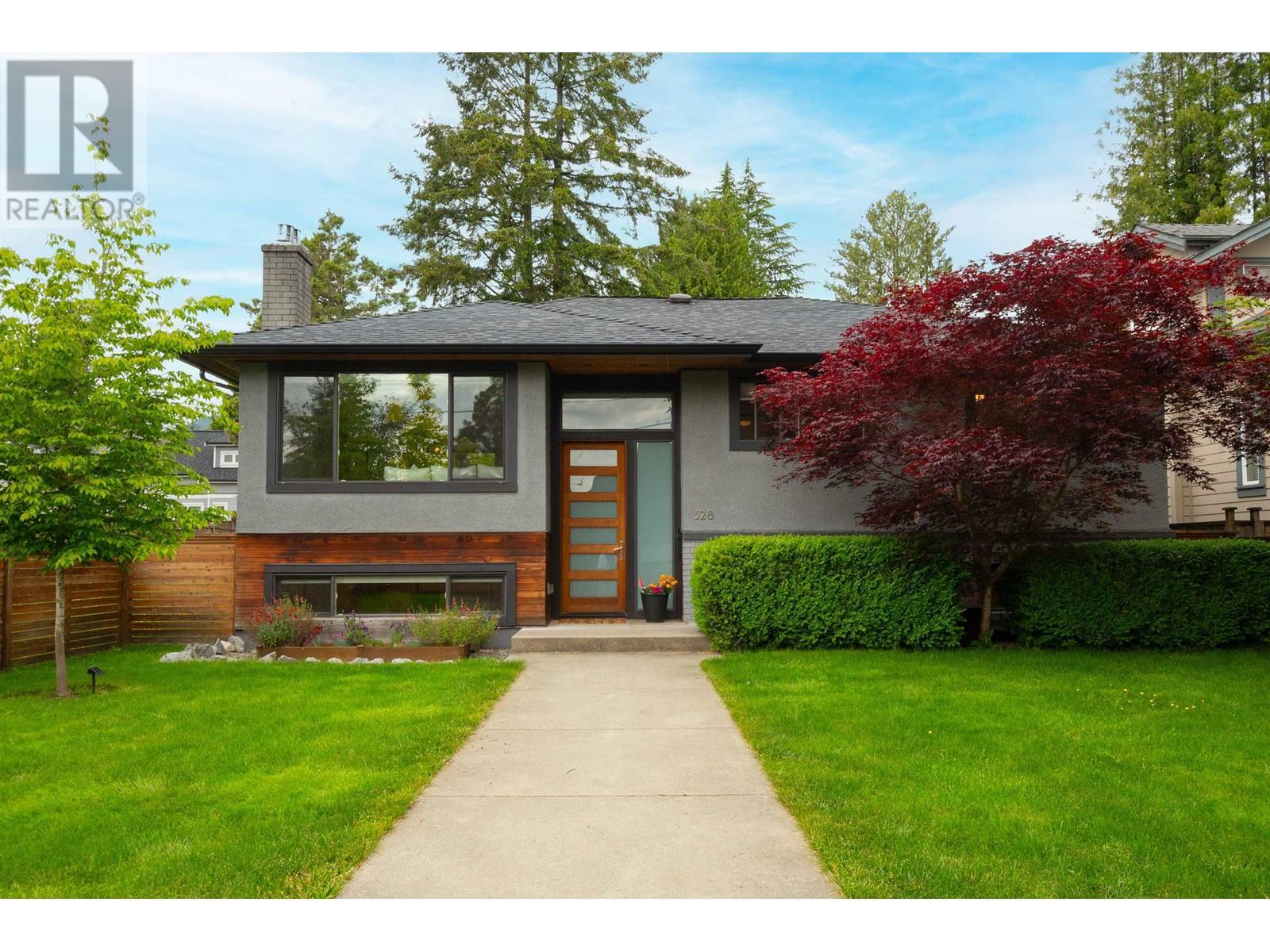 Photo de la propriété: 328 East 22nd Street BC V7L 3C7