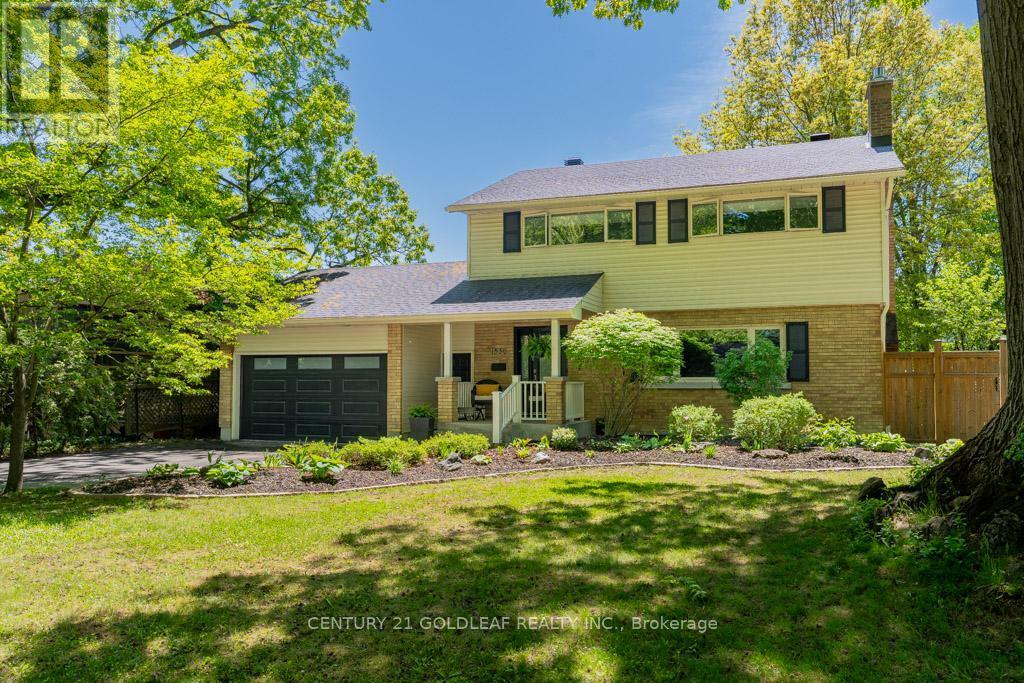 Photo de la propriété: 1536 Caton Street ON K1H 6J4