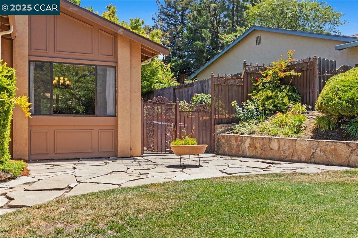Property Photo: 950 Morello Ave CA 94553