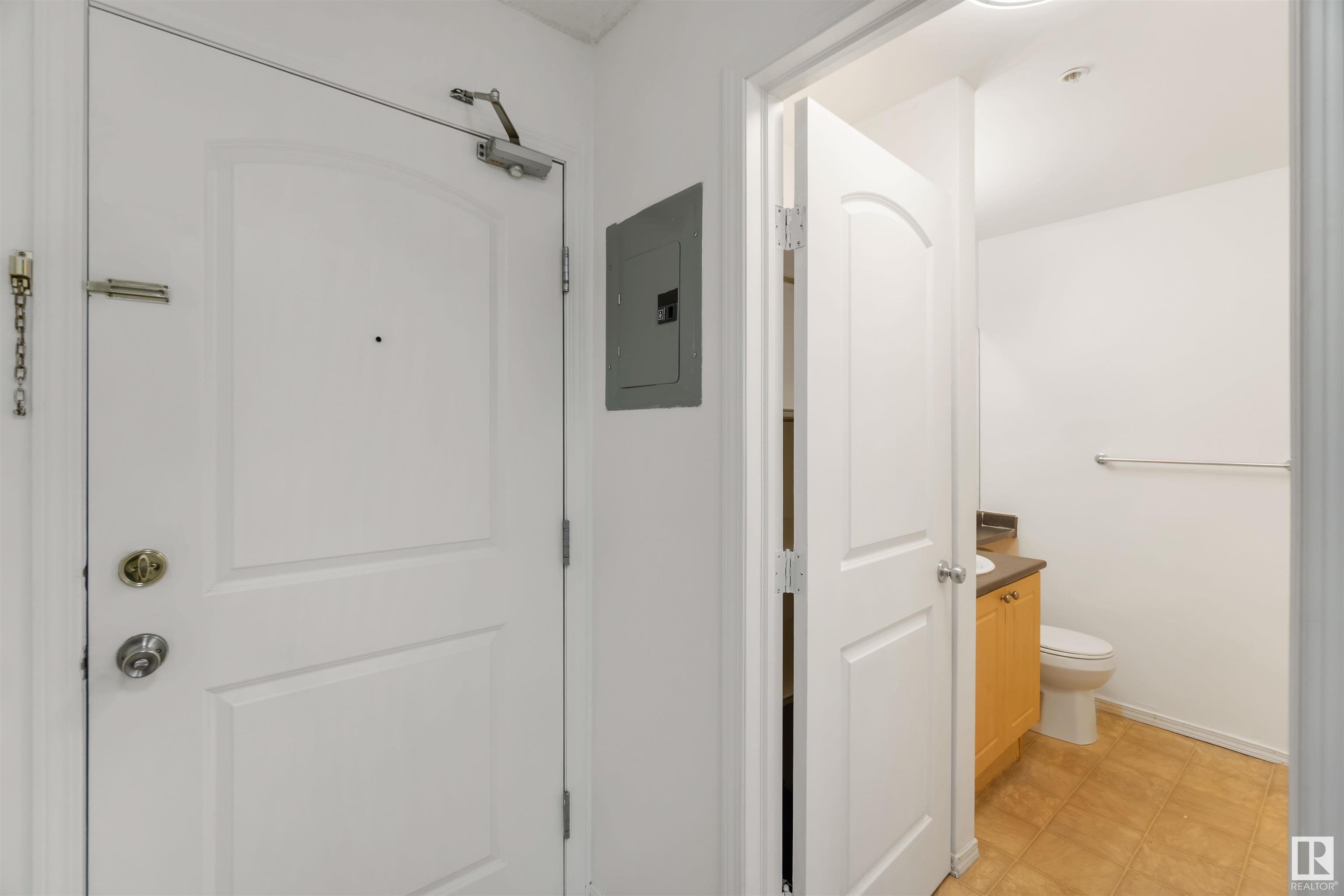 Property Photo: 70 Woodsmere Close 118 AB T8L 4R8