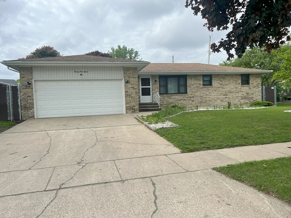 Property Photo: 2915 20th Ave N IA 50501