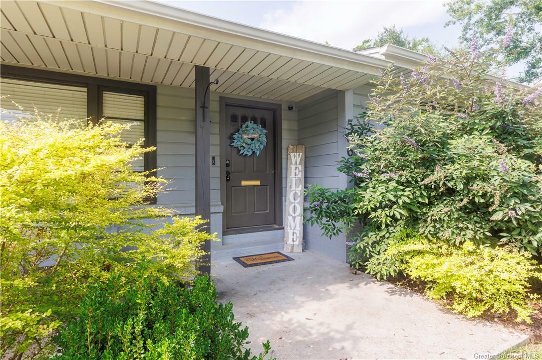 Property Photo: 506 W Sale Road LA 70605