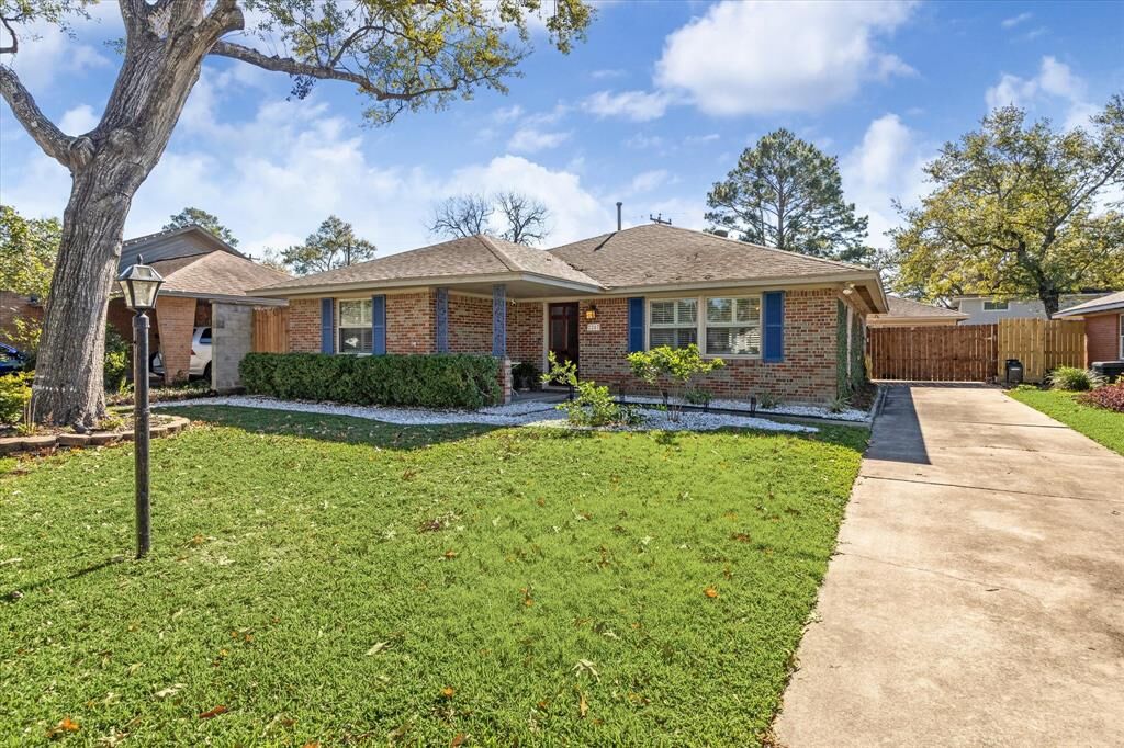 Property Photo:  2207 Latexo Drive  TX 77018 