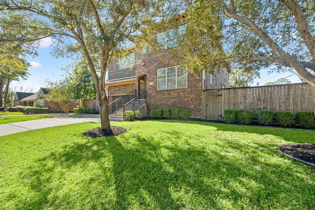 Property Photo:  9714 Braesmont Drive  TX 77096 