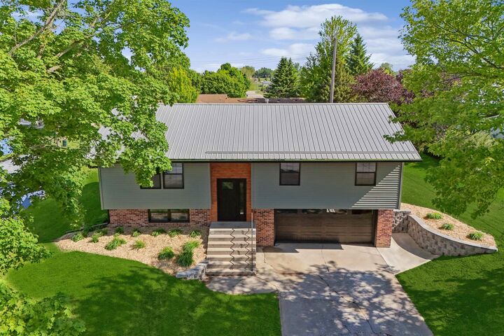 Property Photo:  504 W Bradford  IA 52175 